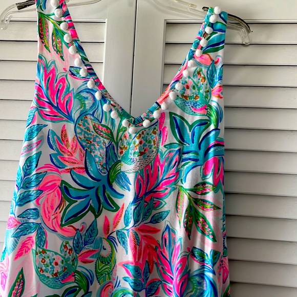 Beautiful Lilly Pulitzer V neck shift dress - Picture 2 of 6